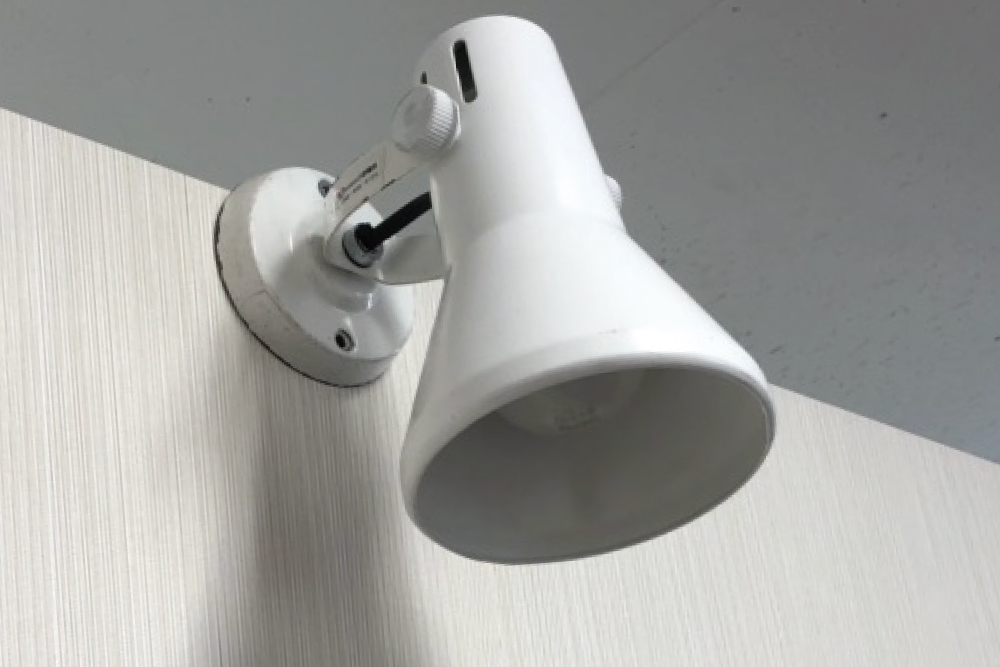 スポット LED（電球色）